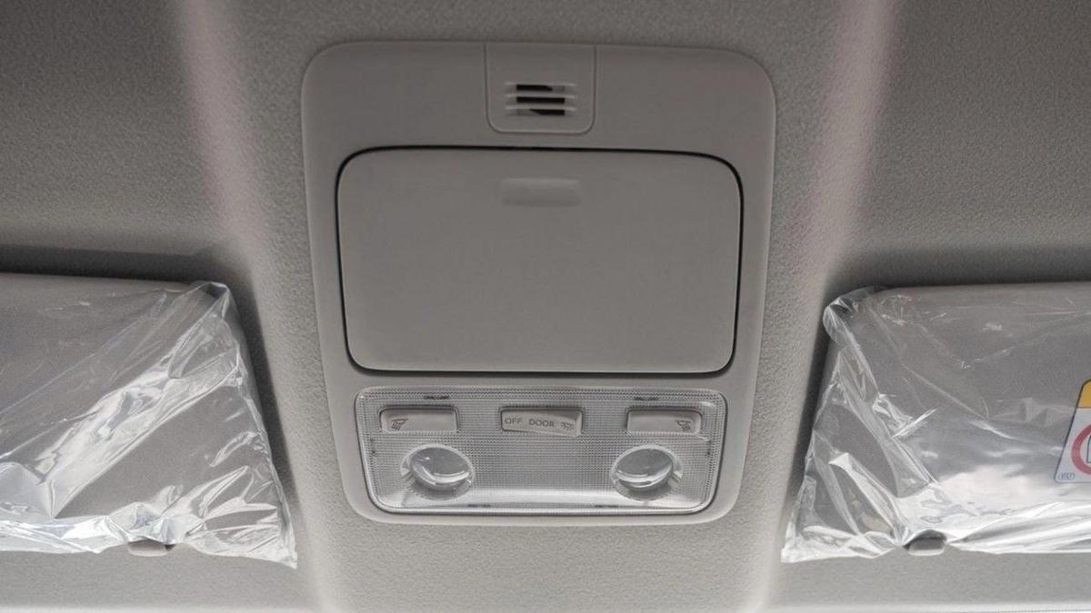 Toyota Hiace STD 3.5D MT CARGO MY2025-10-10