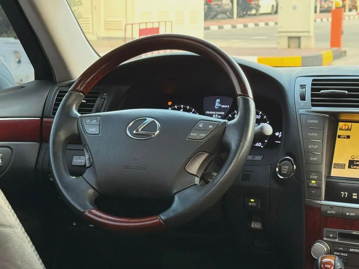 Lexus LS460 -2010 American Spec, Fully Loaded, in Excellent Condition.-12-12