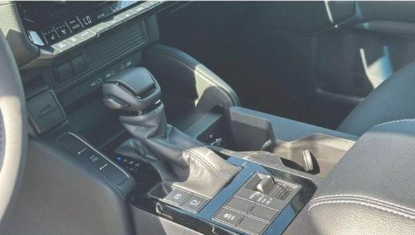 Toyota Prado 2.7L Petrol Limited 6A/T 2025