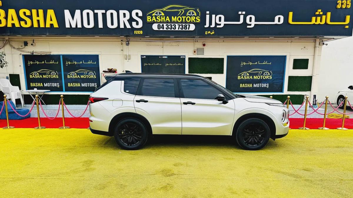 2023 Mitsubishi Outlander - GCC Specs - Like New-2-2