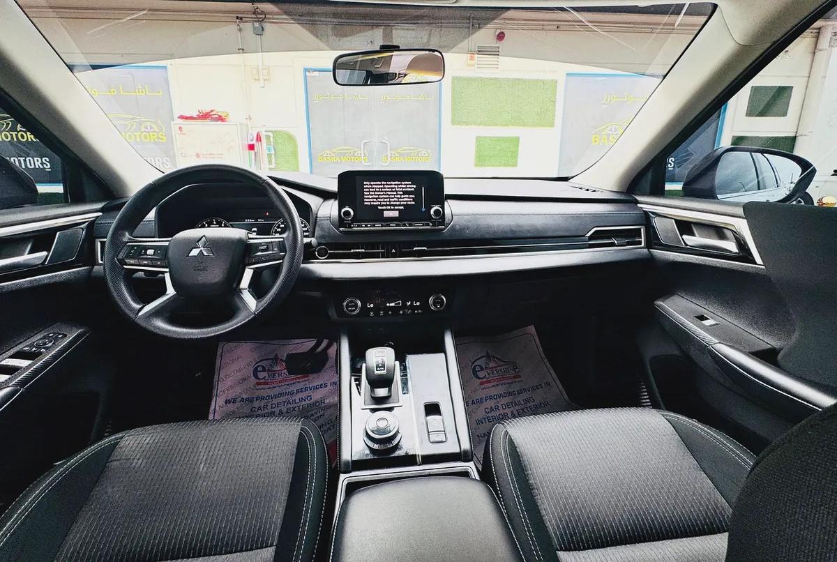 2023 Mitsubishi Outlander - GCC Specs - Like New-7-7