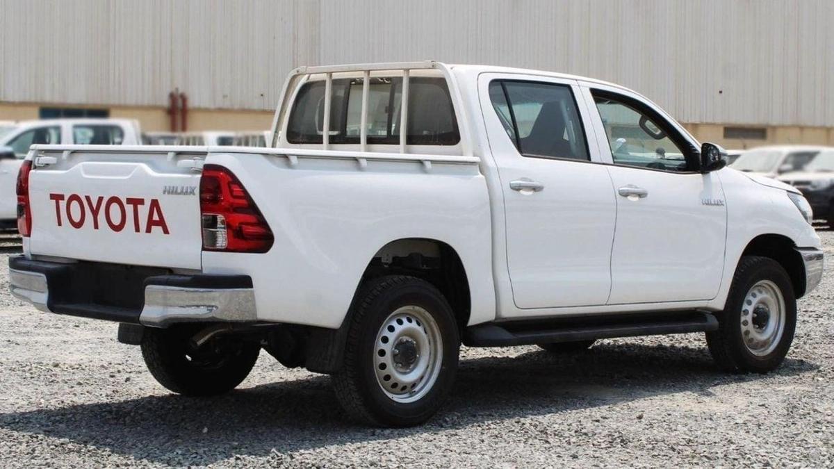 Toyota Hilux TOYOTA HILUX 2.7L MT BASIC GCC-3-3