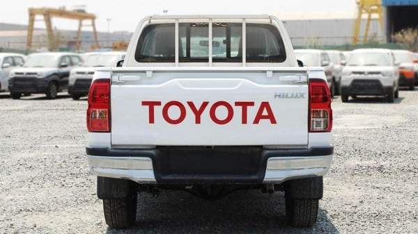 Toyota Hilux TOYOTA HILUX 2.7L MT BASIC GCC