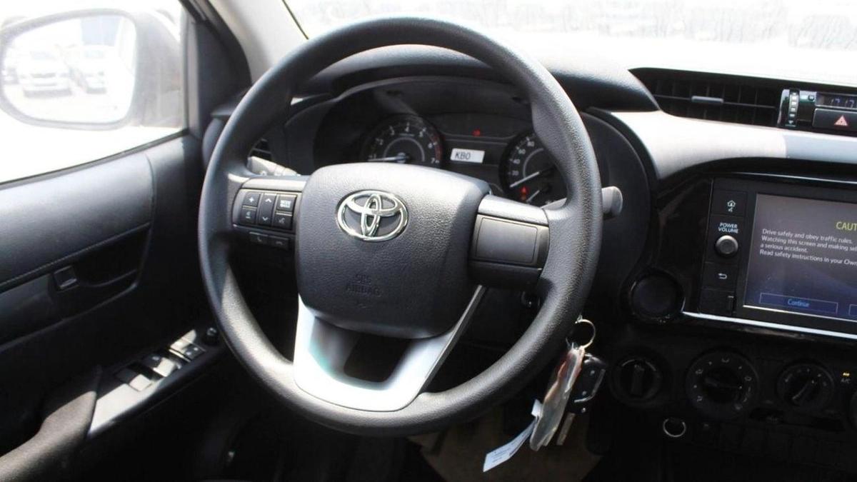 Toyota Hilux TOYOTA HILUX 2.7L MT BASIC GCC-7-7