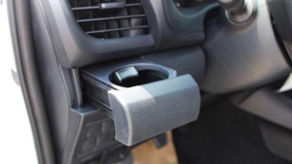 Toyota Hilux TOYOTA HILUX 2.7L MT BASIC GCC
