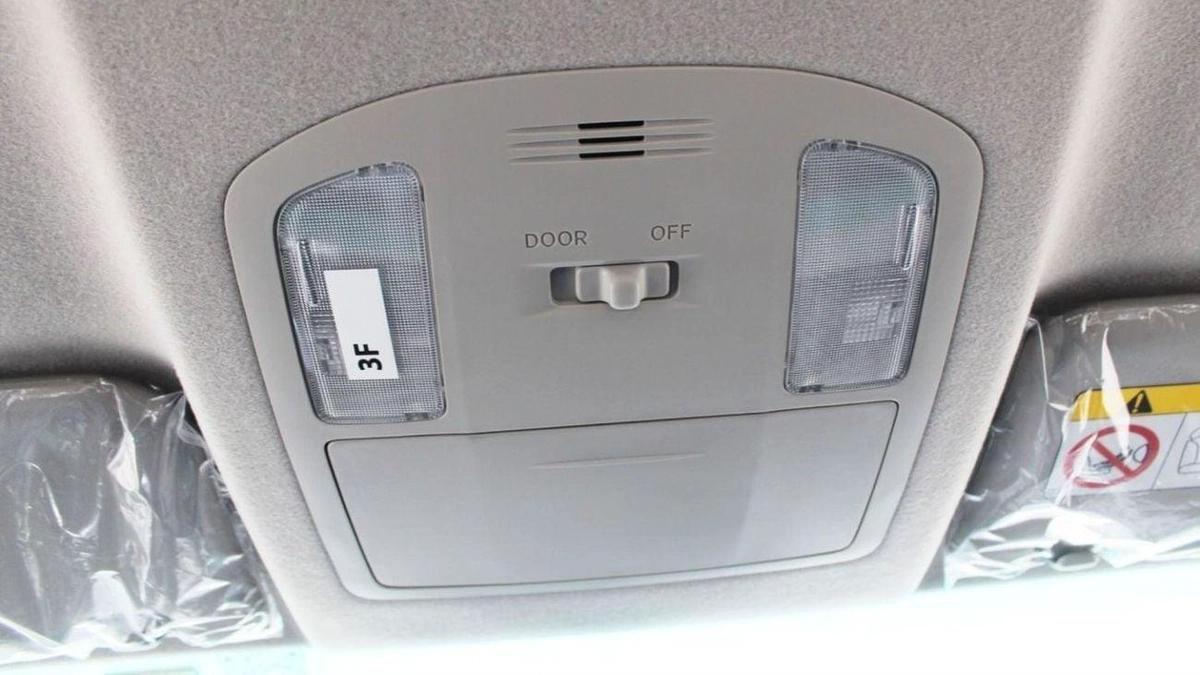 Toyota Hilux TOYOTA HILUX 2.7L MT BASIC GCC-10-10