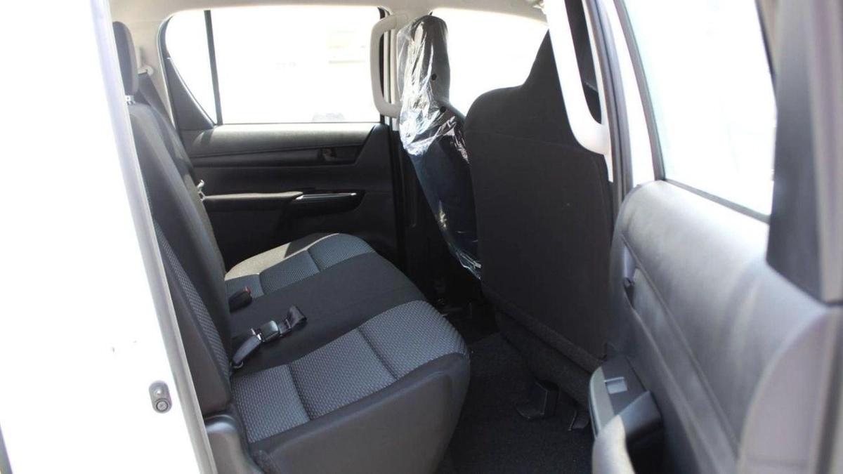 Toyota Hilux TOYOTA HILUX 2.7L MT BASIC GCC-12-12