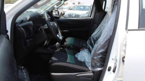 Toyota Hilux TOYOTA HILUX 2.7L MT BASIC GCC