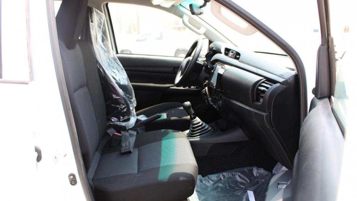 Toyota Hilux TOYOTA HILUX 2.7L MT BASIC GCC-14-14