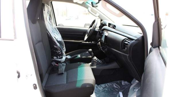 Toyota Hilux TOYOTA HILUX 2.7L MT BASIC GCC
