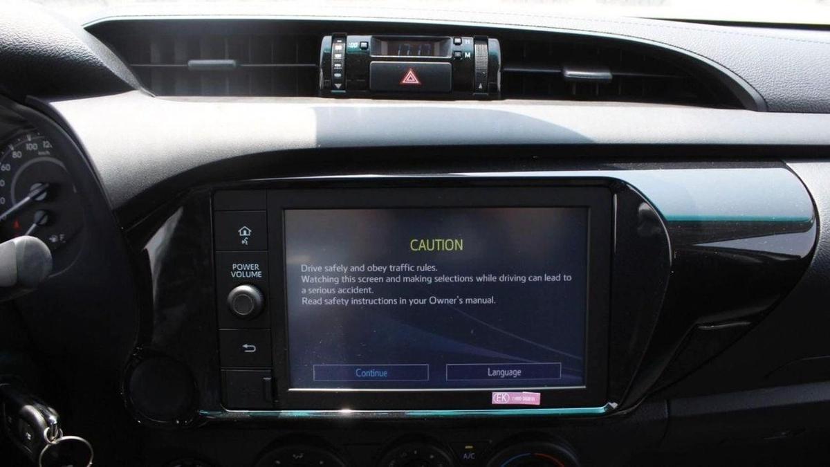 Toyota Hilux TOYOTA HILUX 2.7L MT BASIC GCC-17-17