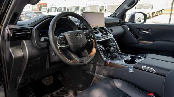 Toyota Land Cruiser LC VX 3.3D\(LHD) TOYOTA LAND CRUISER LC300 VX 3.3D AT MY2025 – BLACK