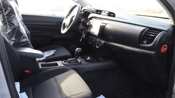 Toyota Hilux HILUX 2.4L AT DIESEL MED OPTION