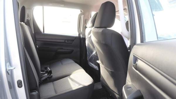 Toyota Hilux HILUX 2.4L AT DIESEL MED OPTION