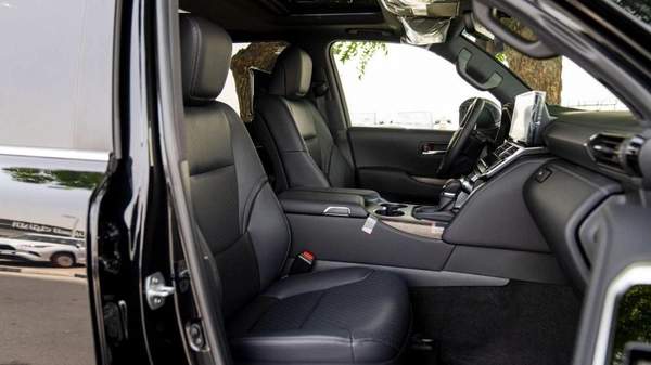 Toyota Land Cruiser VXR 3.3L diesel MY2025