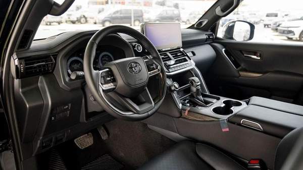 Toyota Land Cruiser VXR 3.3L diesel MY2025