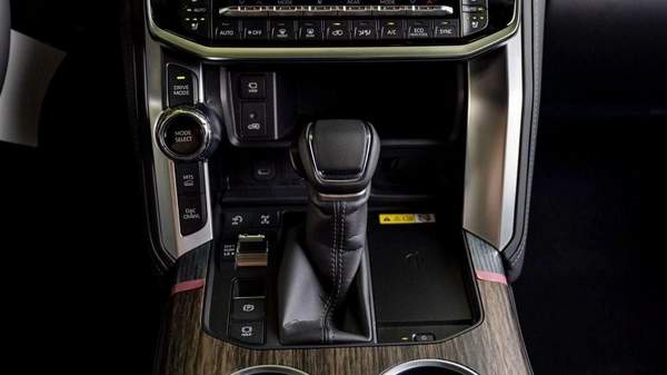 Toyota Land Cruiser VXR 3.3L diesel MY2025