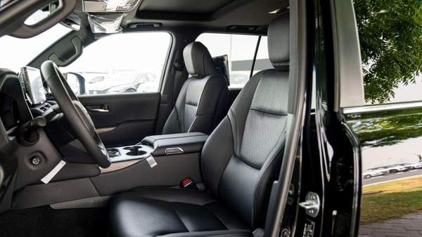 Toyota Land Cruiser VXR 3.3L diesel MY2025