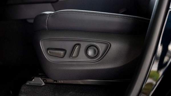 Toyota Land Cruiser VXR 3.3L diesel MY2025