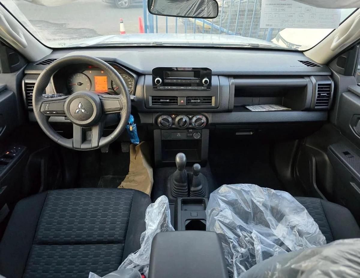 Mitsubishi L200 GLX 2.4L-2-2