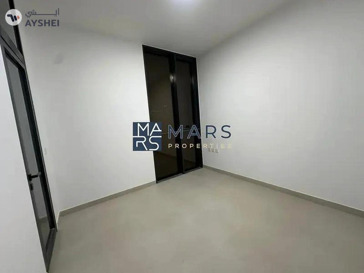 Brand New!! 3BR corner villa available with Maid room & Balcony & Big garden -6-6