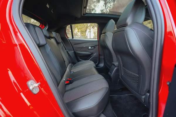 AED 639/Month | 208 GT | Free Warranty | GCC Specs | REF#P01816