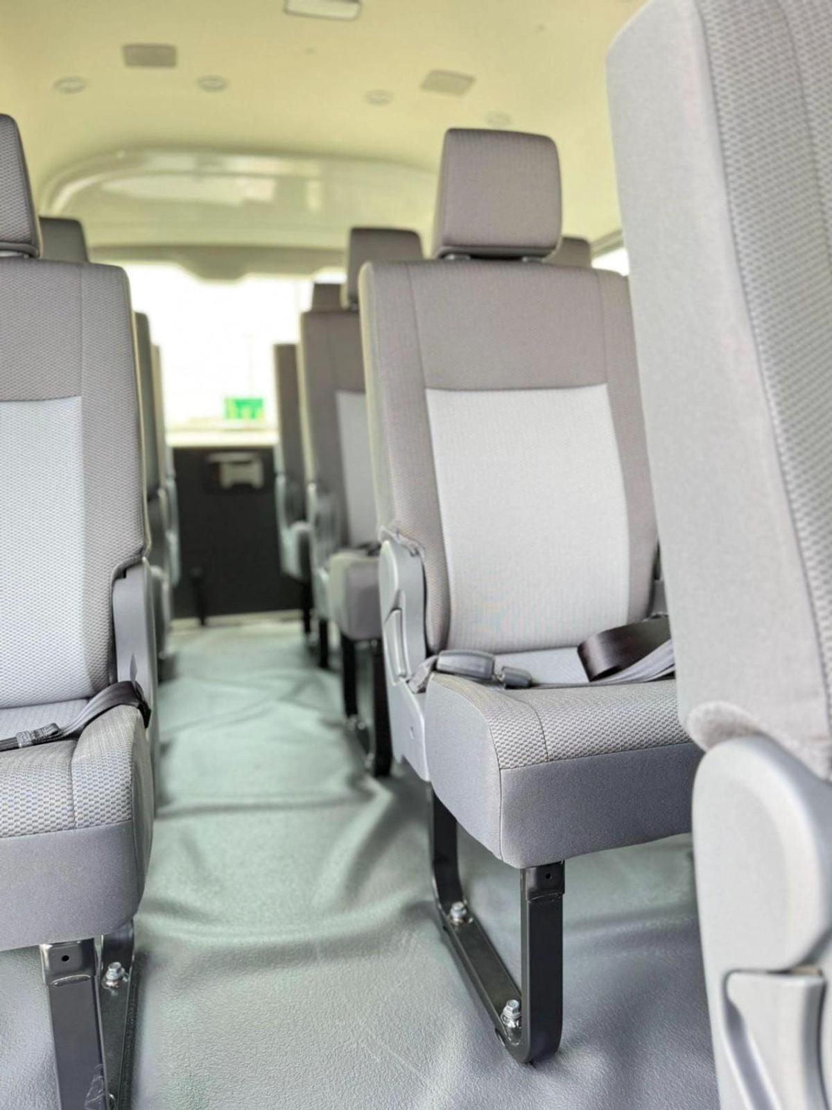 Toyota Hiace GL -High Roof Commuter 3.5L A/T-8-8