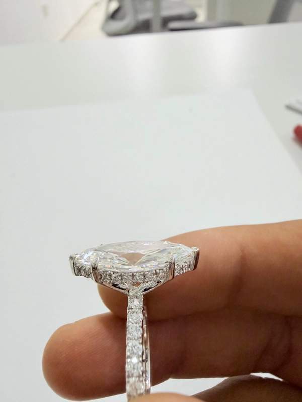 18k white gold ring with lab grown diamond