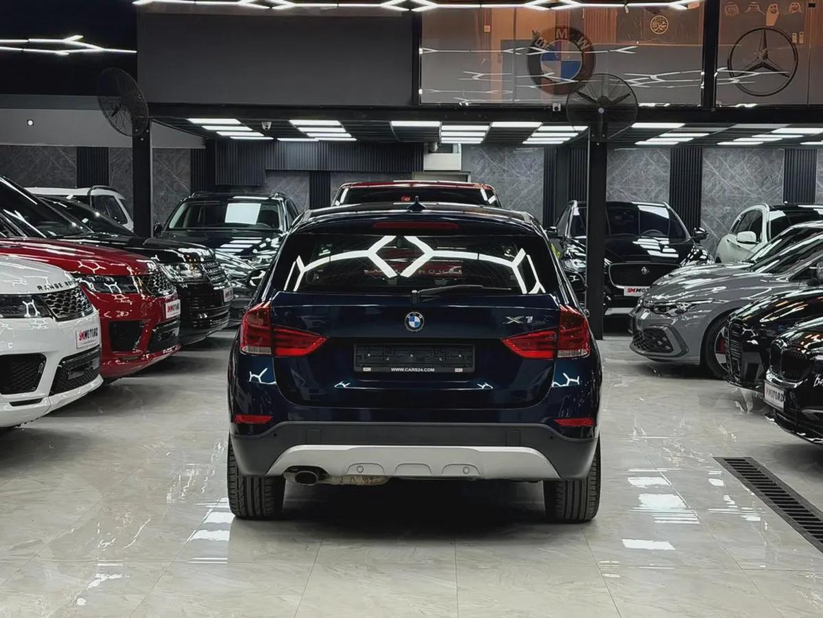BMW X1 | 1 Owner | Original Paint | Like New | GCC Specs-5-5