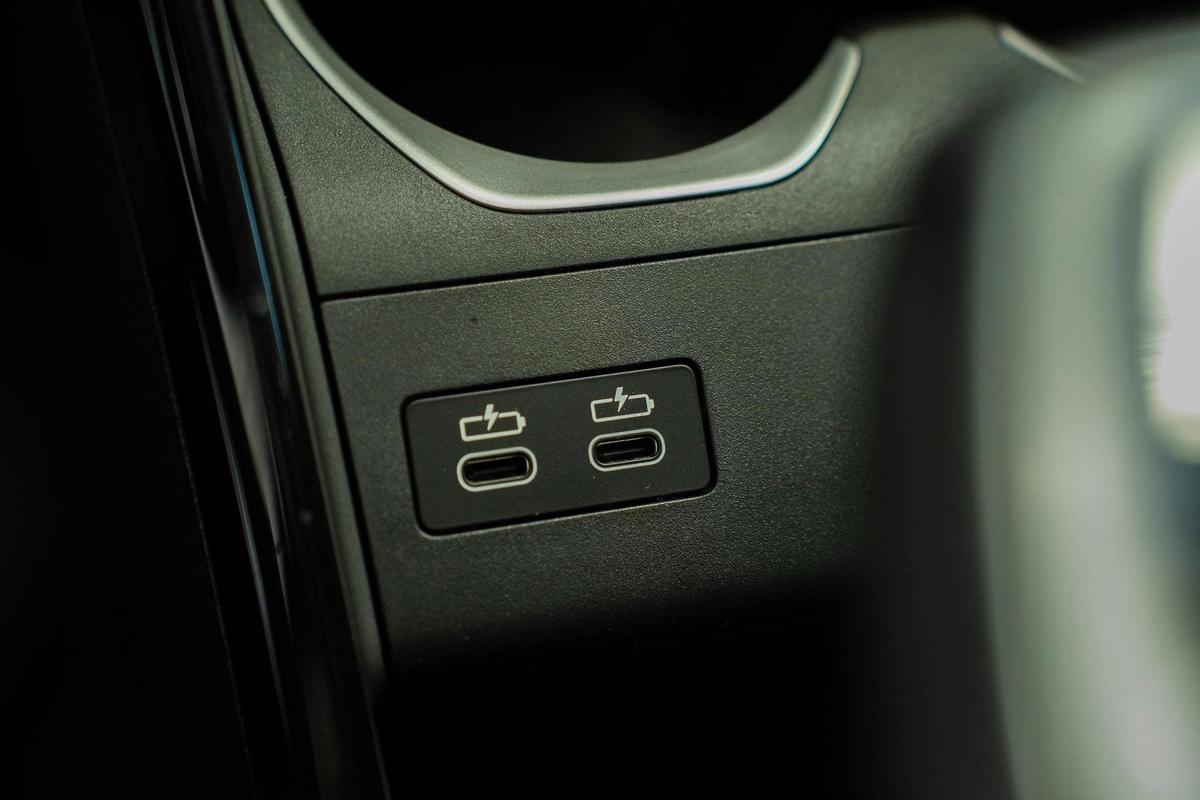 BMW iX1 xDrive30 M Sport-17-17