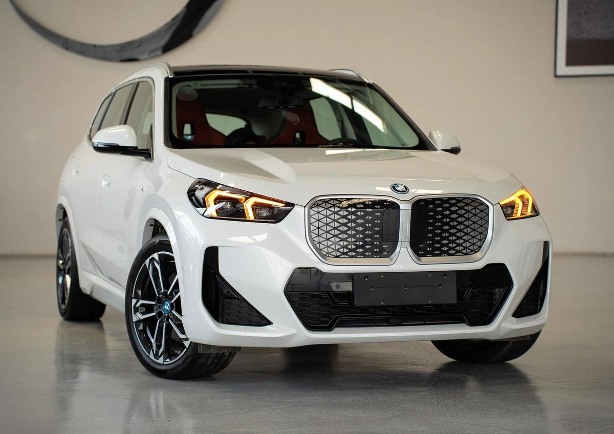 BMW iX1 xDrive30 M Sport-0-0