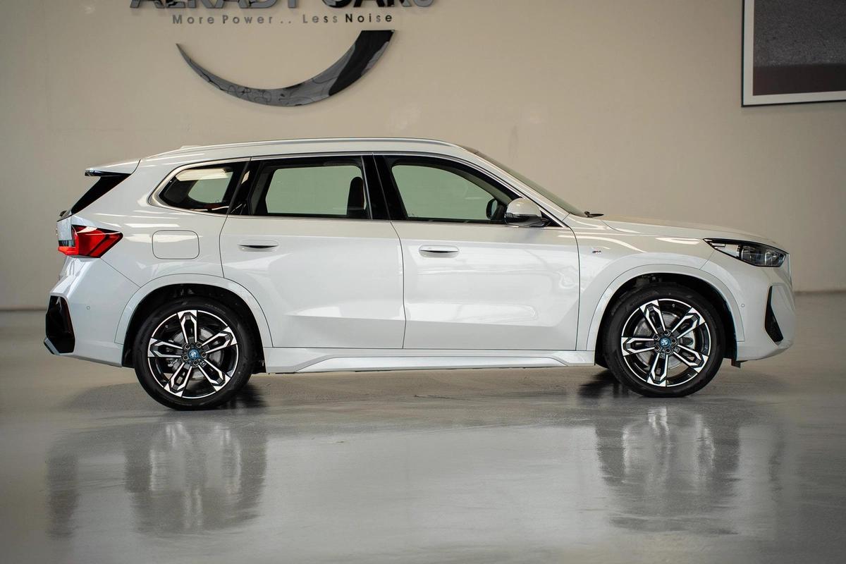 BMW iX1 xDrive30 M Sport-12-12