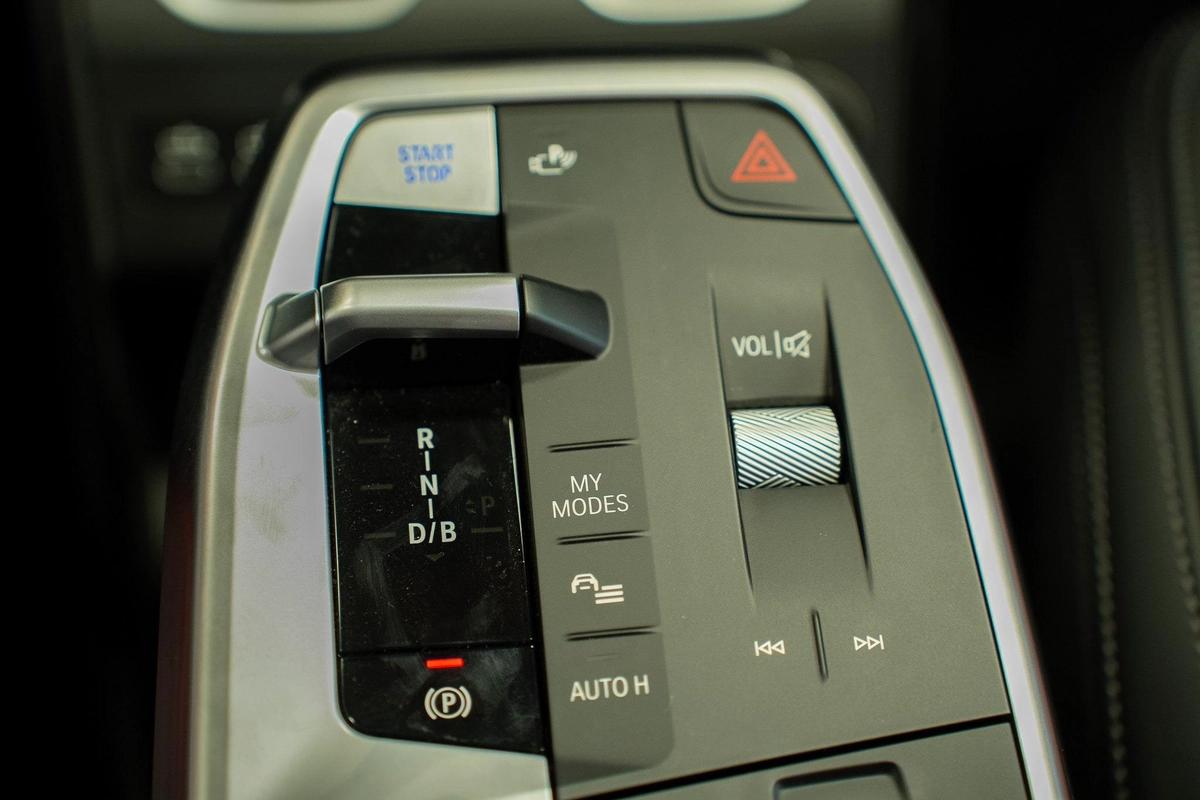BMW iX1 xDrive30 M Sport-13-13