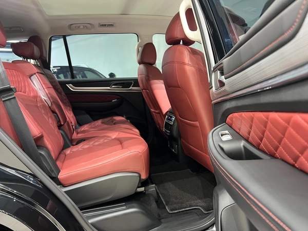 Massive Price Drop!!! // AED 1,200 // 20%DP // 2022 MG RX8 Black Edition