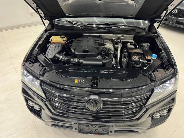 Massive Price Drop!!! // AED 1,200 // 20%DP // 2022 MG RX8 Black Edition