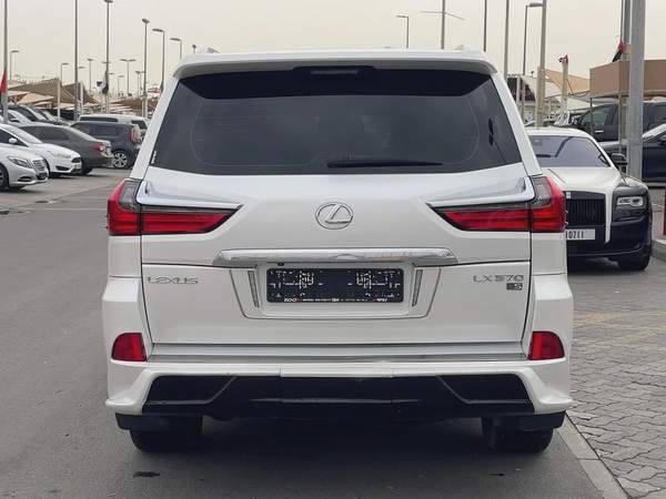 Lexus LX 570 Signature 2018 GCC Specs