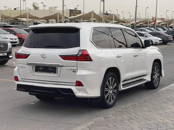 Lexus LX 570 Signature 2018 GCC Specs