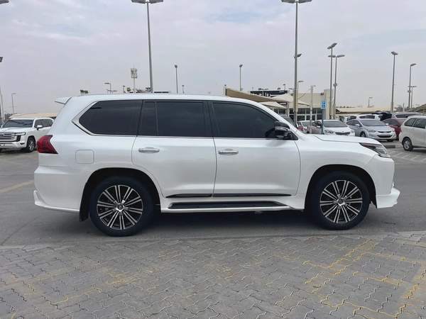 Lexus LX 570 Signature 2018 GCC Specs