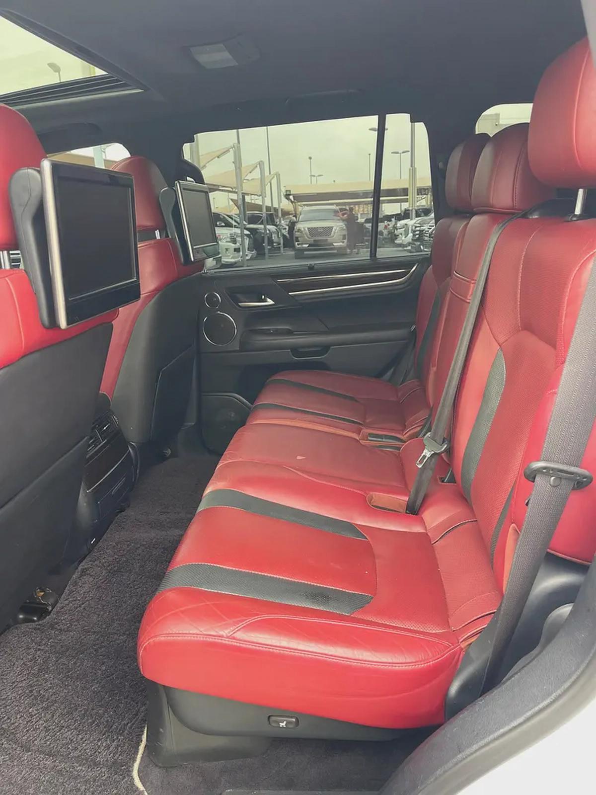 Lexus LX 570 Signature 2018 GCC Specs-12-12