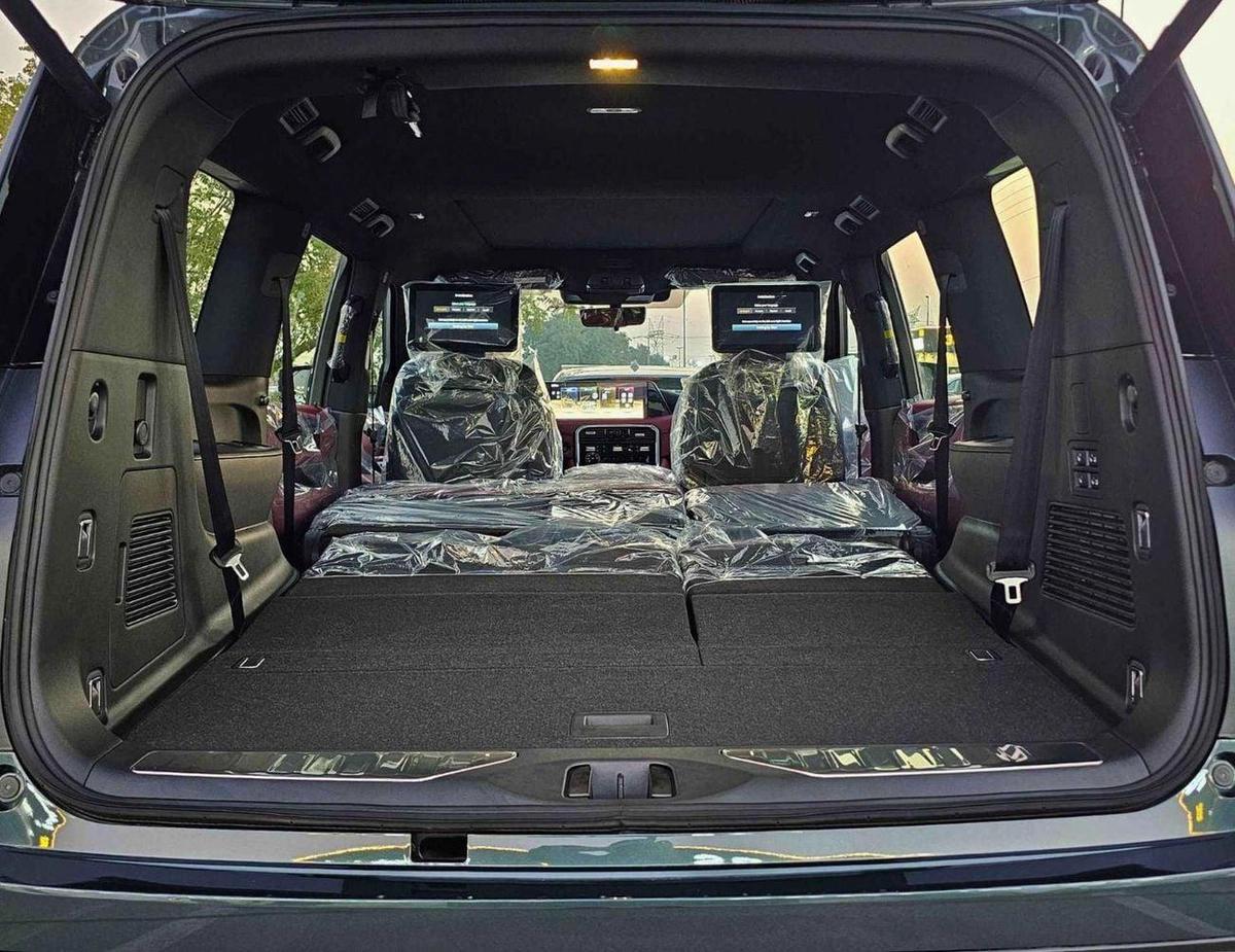 Nissan Patrol SE PLATINUM / 3.8L V6 / PWR SEATS, 360* CAMERA, HEADUP DISPLAY / CODE # SE PLATINUM-8-8