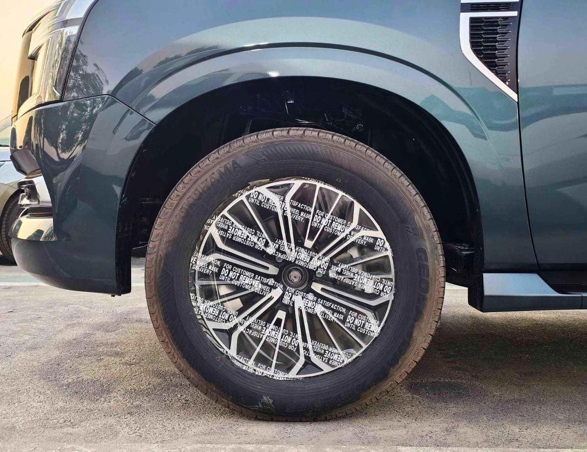 Nissan Patrol SE PLATINUM / 3.8L V6 / PWR SEATS, 360* CAMERA, HEADUP DISPLAY / CODE # SE PLATINUM-9-9