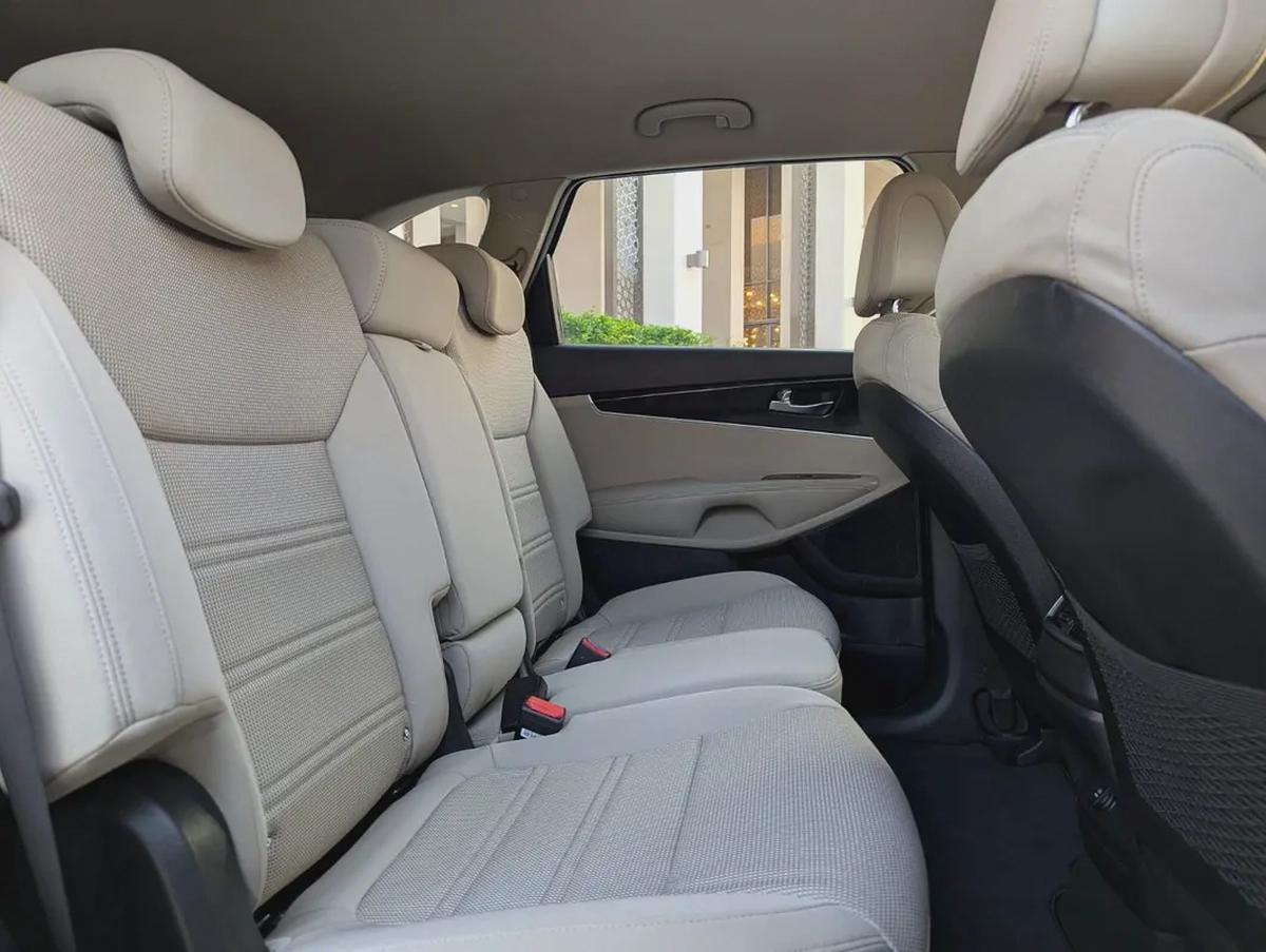 Kia Sorento 2016 GCC V6 Premium Condition 7 Seater Perfect Inside Out Low KM Family SUV-12-12