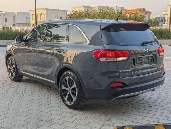 Kia Sorento 2016 GCC V6 Premium Condition 7 Seater Perfect Inside Out Low KM Family SUV