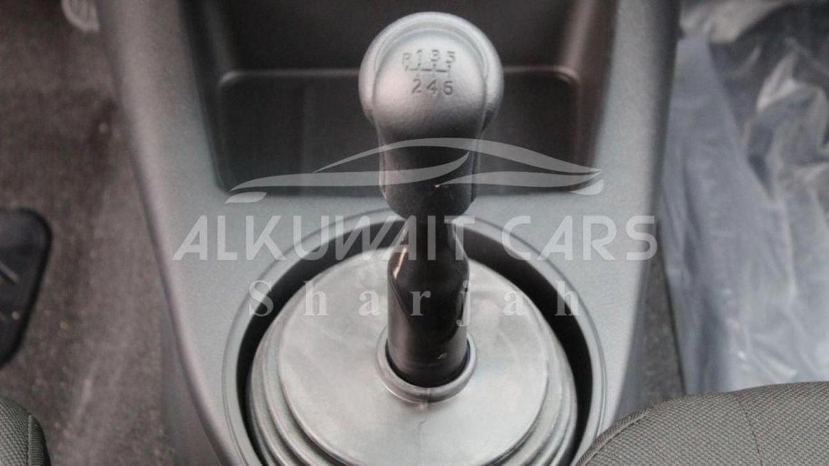 Toyota Hilux Basic 2.4D MT - MY2025-14-14