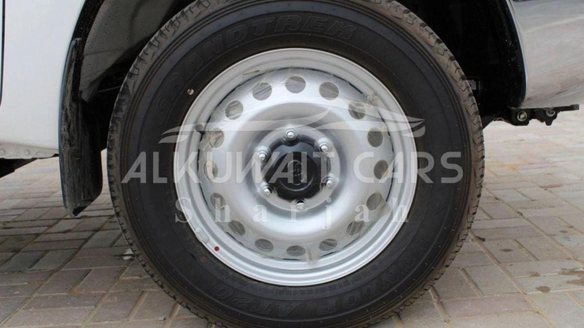 Toyota Hilux Basic 2.4D MT - MY2025-15-15