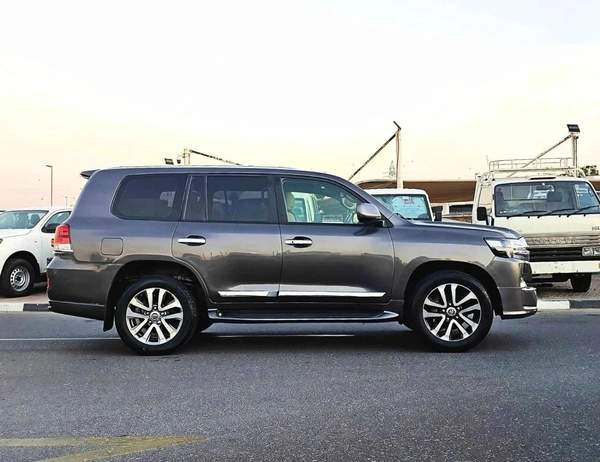 Toyota Land Cruiser 5.7 BIG ENGINE/ SHAPE 2021/ FULL OPTION / EXPORT ONLY / LOT#46060
