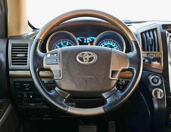 Toyota Land Cruiser 5.7 BIG ENGINE/ SHAPE 2021/ FULL OPTION / EXPORT ONLY / LOT#46060