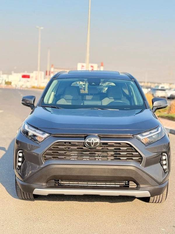 Toyota RAV4 XLE Full Option 2022 with sunroof, push start
