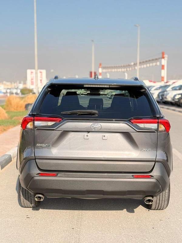 Toyota RAV4 XLE Full Option 2022 with sunroof, push start