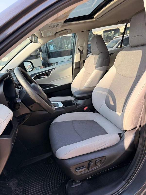Toyota RAV4 XLE Full Option 2022 with sunroof, push start